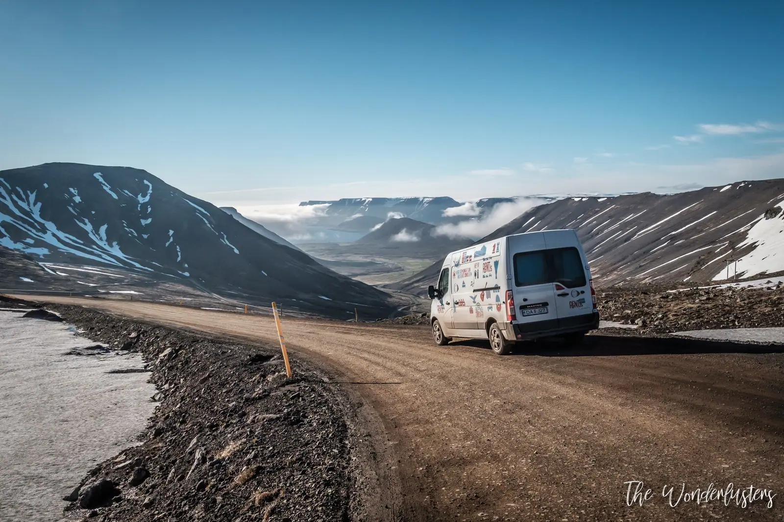 Notre campeur dans les fjords de l’Ouest, Islande