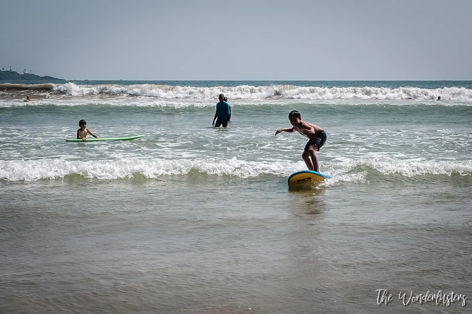 Surf sur la plage de Weligama