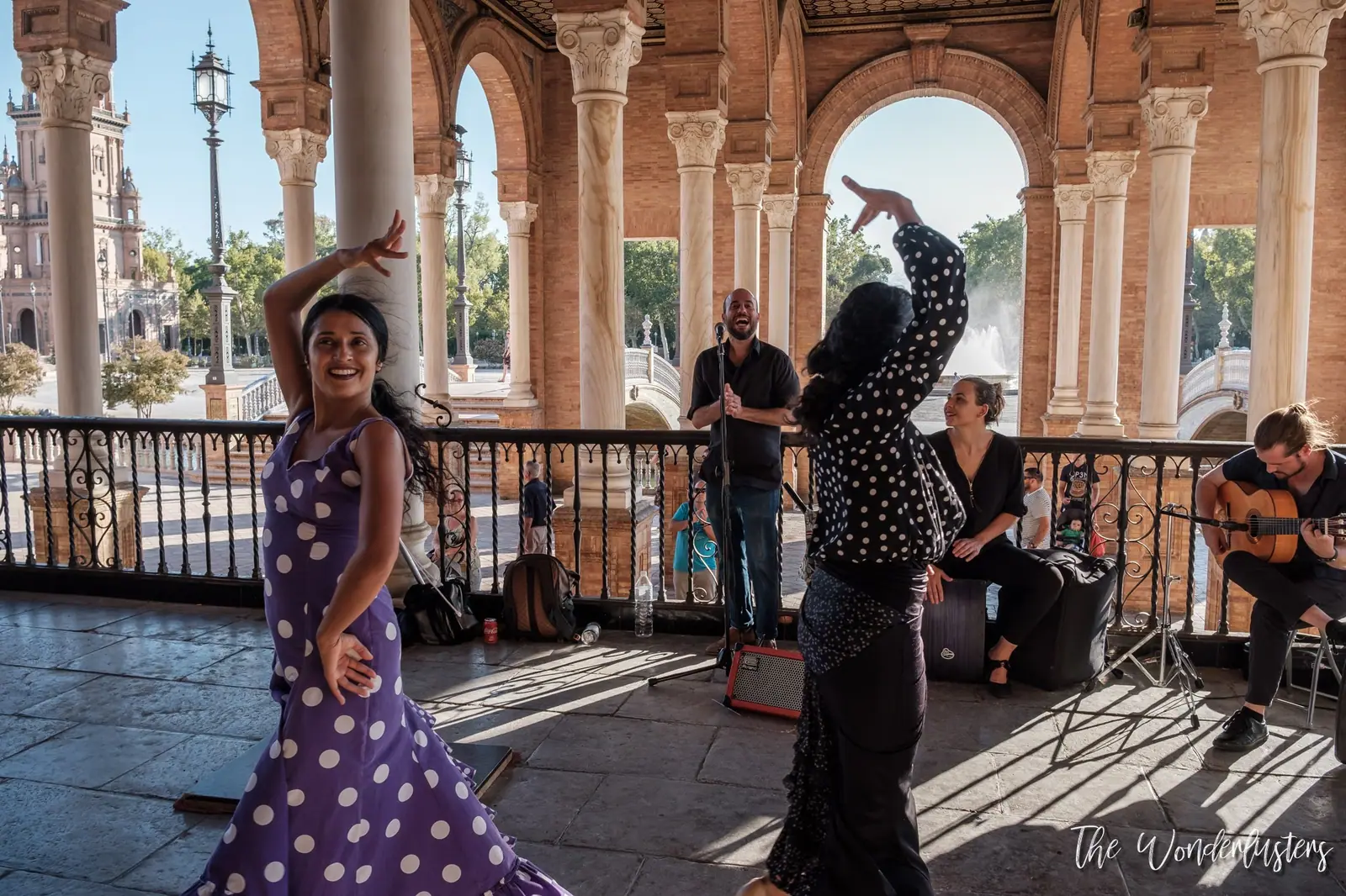 Danseuses de flamenco sur la Plaza de España, Séville